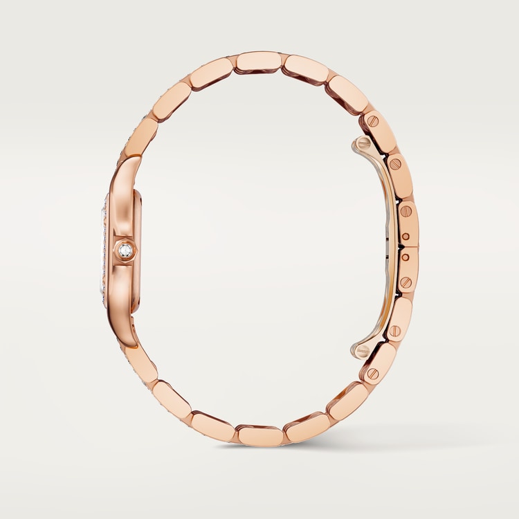 ساعة Panthère de Cartier صغيرة مقاس 30.3 مم × 22 مم، مصنوعة من ذهب وردي، إطار مرصع بالألماس، تاج مرصع بالألماس، ميناء فضي، وسوار من ذهب وردي مرصع بالألماس، تعمل بحركة كوارتز.