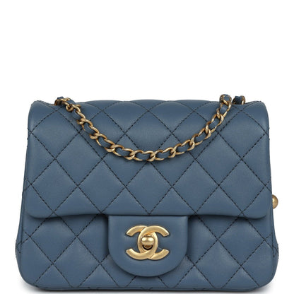 حقيبة Pearl Crush Mini Square Flap باللون الأزرق من جلد الحمل مع قطع معدنية بلون ذهب عتيق
