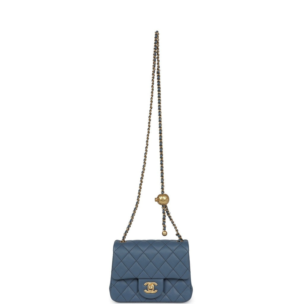 حقيبة Pearl Crush Mini Square Flap باللون الأزرق من جلد الحمل مع قطع معدنية بلون ذهب عتيق