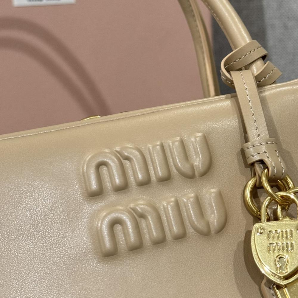 Beau leather bag