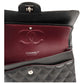 حقيبة كافيار مبطنة متوسطة الحجم بغطاء واحد، لون أسود