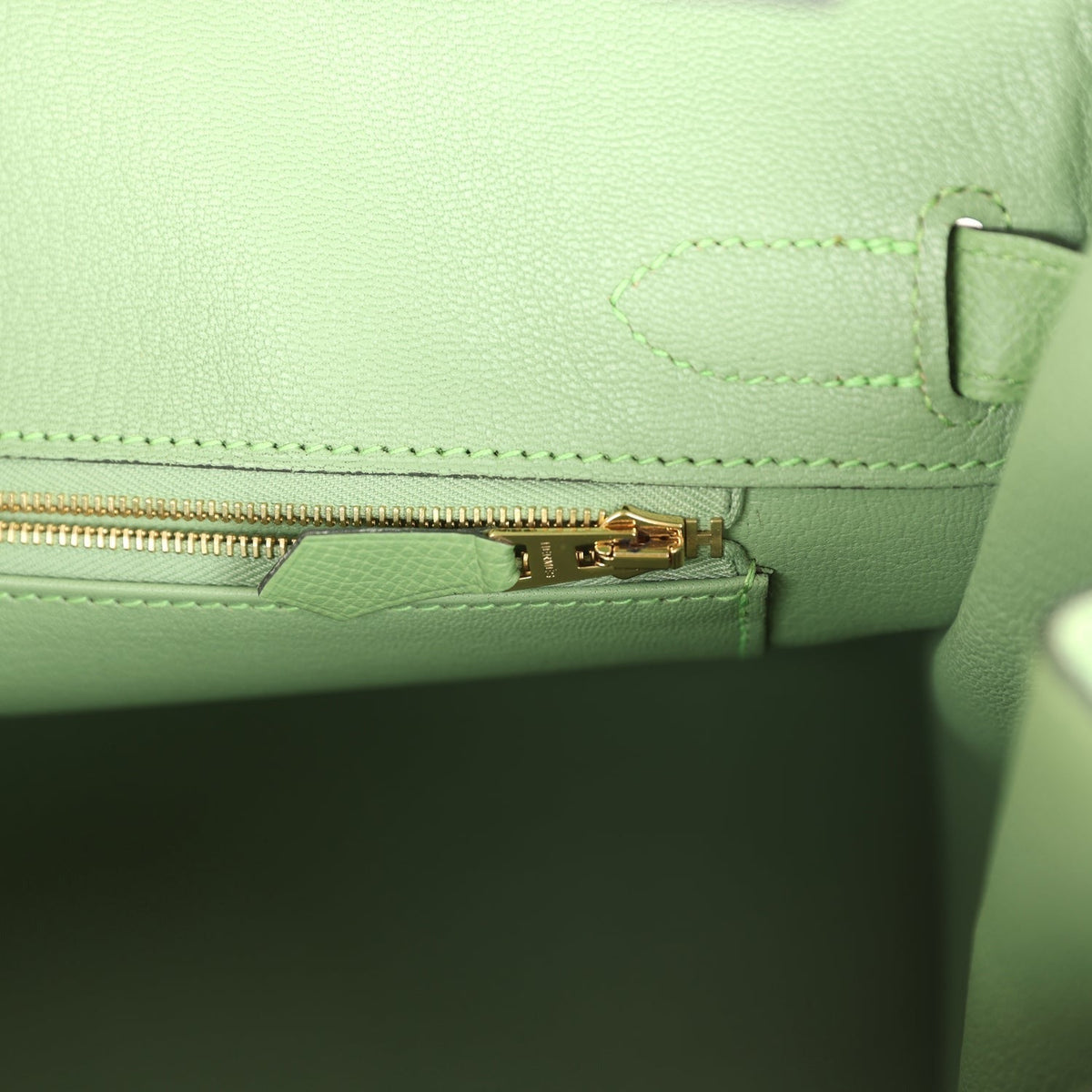 Vert Criquet Epsom بقطع معدنية من ذهب