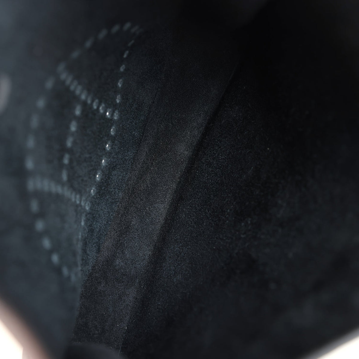 حقيبة إيفلين III مقاس PM، جلد كليمنس أسود مع قطع معدنية من ذهب
