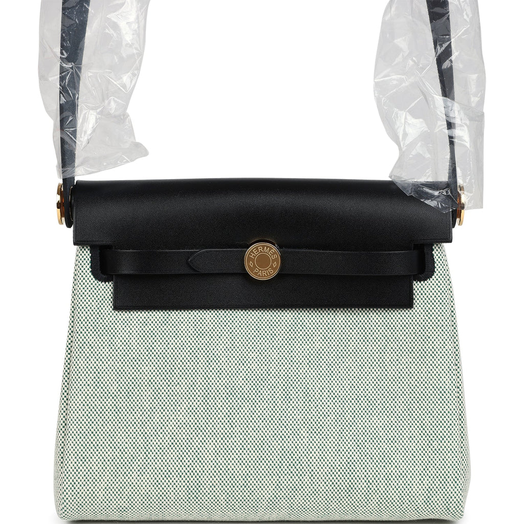 حقيبة Herbag Zip 20 ميني بلون إيكرو وأخضر موين من قماش Toile H وجلد Vache Hunter الأسود مع قطع معدنية من ذهب