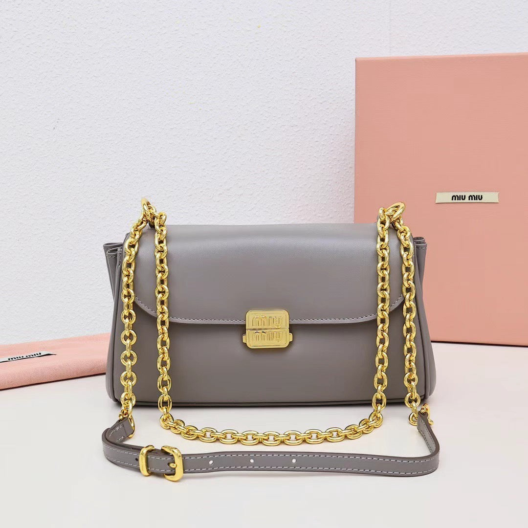 Classic Chain-Shoulder Bag in Caramel Tan