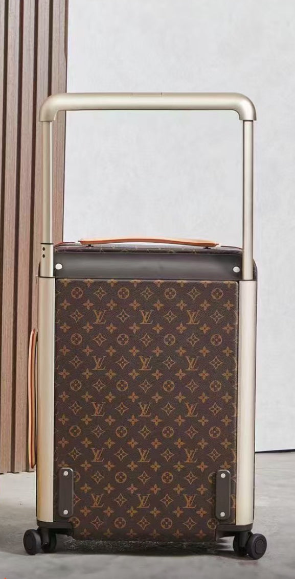 Compact Spinner Suitcase with Front Pocket