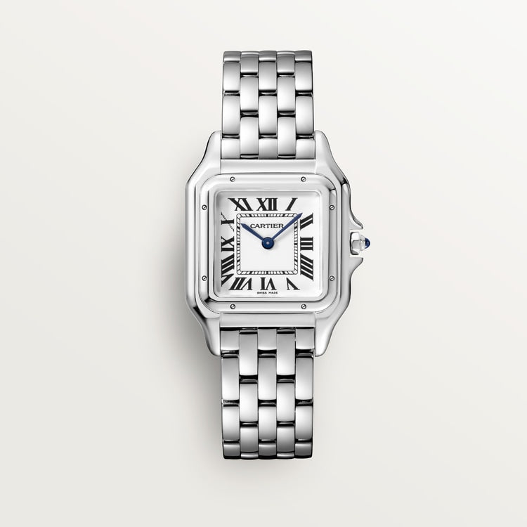 ساعة Panthère de Cartier متوسطة الحجم، مقاس 27 مم × 37 مم، مصنوعة من الفولاذ مع تاج أزرق، وميناء فضي وسوار من الفولاذ، تعمل بحركة كوارتز.