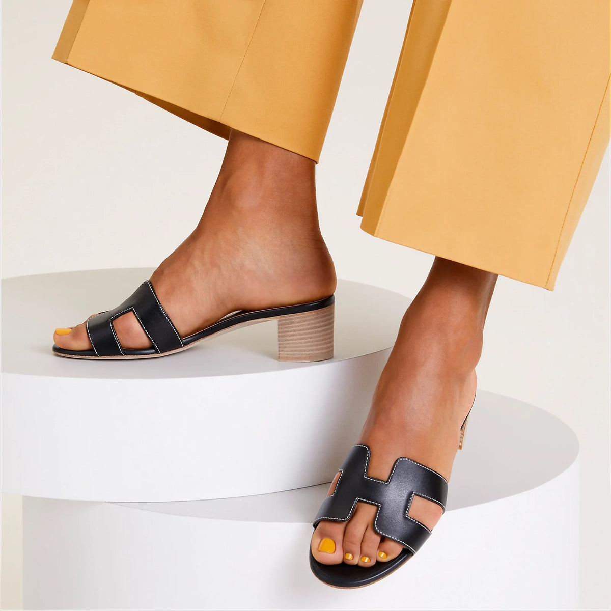 Noir - Rouge Tomette Oasis Sandal