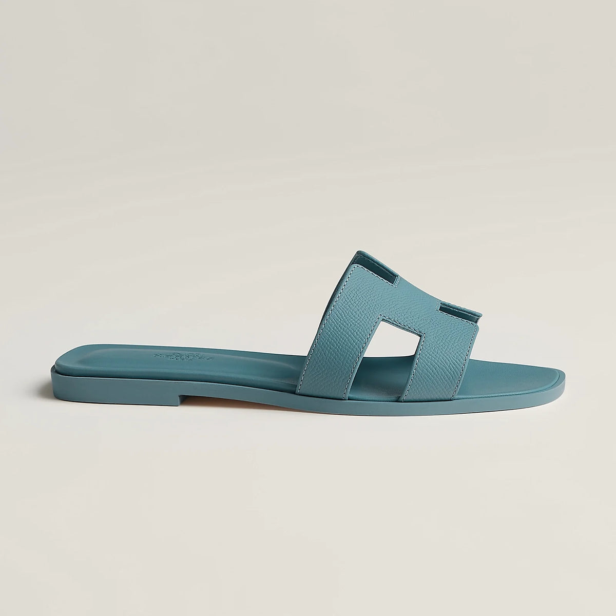 Bleu Minéral - صندل Perlino Oran باللون البيج